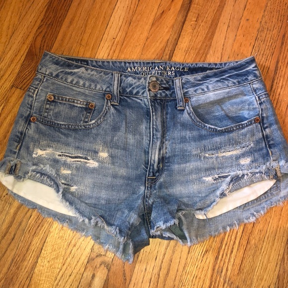 High rise jean shorts, Size 6 - Picture 2 of 4